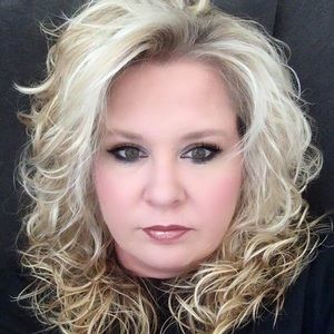 Meet your Posher, Lacey